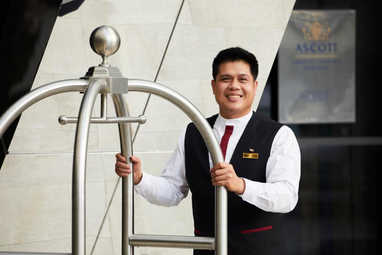 Готель Ascott Embassy Sathorn Бангкок Екстер'єр фото A bellboy at Ascott Suites, Kuala Lumpur