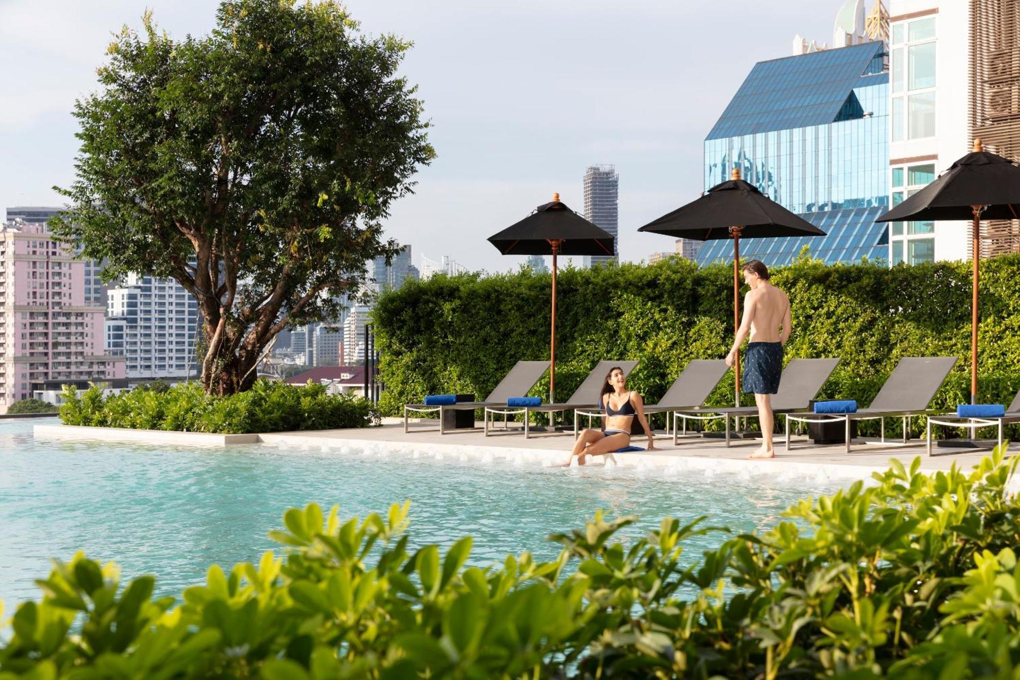 Готель Ascott Embassy Sathorn Бангкок Екстер'єр фото The swimming pool at the hotel